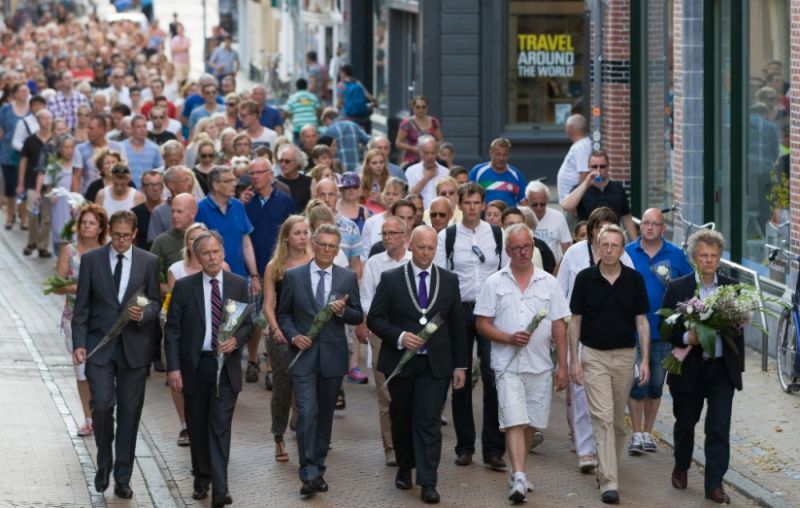 In de stad Groningen liepen honderden mensen mee in de stille tocht ter nagedachtenis aan de slachtoffers van vlucht MH17.